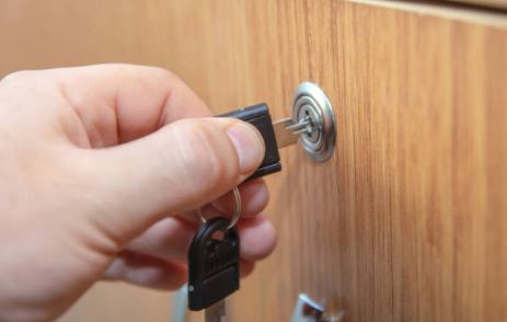how to unlock a door with a hole